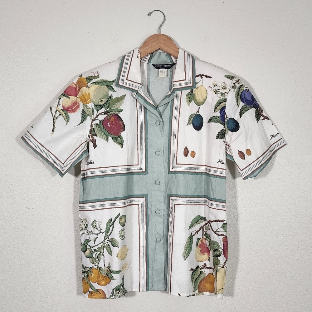 LAST CHANCE❗️10/27 - Vintage Fruit Print Shirt